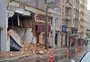 Fachada de prédio desmorona no bairro Floresta, em Porto Alegre