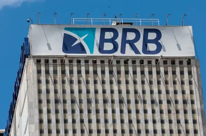 A Polícia Federal (PF) abriu nesta terça-feira (3) um inquérito para investigar a possível gestão fraudulenta no Banco de Brasília (BRB). A instituição, ligada ao governo do Distrito Federal, tentou adquirir o Banco Master ano passado diversas vezes, mas foi barrada pelo Banco Central.<!-- NICAID(16217527) -->