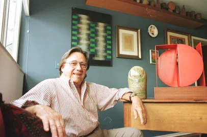 Carlos LemosBrasil, São Paulo, SP, 24/03/1999. O arquiteto Carlos Alberto Cerqueira Lemos, autor do livro Casa Paulista e professor da Faculdade de Arquitetura e Urbanismo da Universidade de São Paulo (FAU-USP), concede entrevista em sua residência, na capital paulista. - Crédito:PAULO LIEBERT/ESTADÃO CONTEÚDO/AE/Código imagem:204938Editoria: VARLocal: SˆO PAULOIndexador: PAULO LIEBERTFonte: AGE<!-- NICAID(16095984) -->