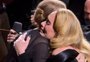 Adele chora ao ver Céline Dion na plateia de seu show