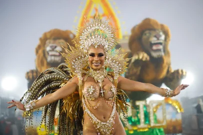 2022.05.07 - União da Vila do Iapi: Na locomotiva da cultura popular fiz Porto Alegre minha morada. O Príncipe Negro de Ajudá é força, raiz e fé - IAPI, batuque, Axé, na noite do Grupo Ouro do carnaval de Porto Alegre. *Fotos em baixa (Foto: ANDRÉ ÁVILA/ Agência RBS)<!-- NICAID(15090145) -->