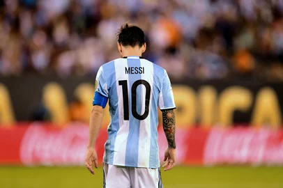 Argentina's Lionel Messi reacts during the Copa America Centenario final in East Rutherford, New Jersey, United States, on June 26, 2016. (Photo by ALFREDO ESTRELLA / AFP)Editoria: SPOLocal: East RutherfordIndexador: ALFREDO ESTRELLASecao: soccerFonte: AFPFotógrafo: STF<!-- NICAID(16314907) -->