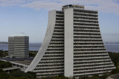 PORTO ALEGRE, RS, BRASIL, 17-06-2021: Centro Administrativo Fernando Ferrari. Especial sobre arquitetura de Porto Alegre. (Foto: Mateus Bruxel / Agencia RBS)Indexador: Mateus Bruxel<!-- NICAID(14811551) -->
