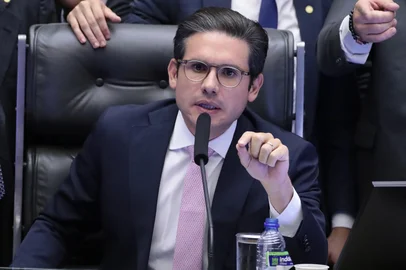 Após tensão e resistência da oposição, Hugo Motta abre sessão na Câmara dos Deputados<!-- NICAID(16096109) -->