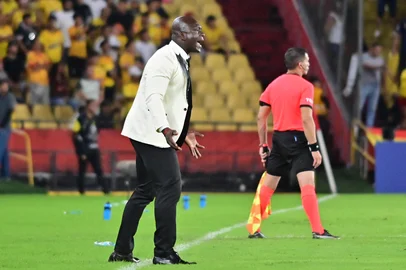 Barcelona's coach Segundo Castillo gestures during the Copa Libertadores qualification third-round first-leg football match between Ecuador's Barcelona and Brazil's Corinthians at the Monumental Banco Pichincha Stadium in Guayaquil, Ecuador, on March 5, 2025. (Photo by MARCOS PIN / AFP)<!-- NICAID(15989713) -->