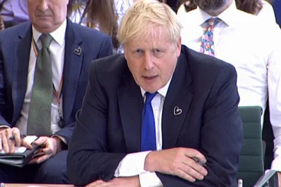 A video grab from footage broadcast by the UK Parliament's Parliamentary Recording Unit (PRU) shows Britain's Prime Minister Boris Johnson answering questions at a parliamentary Liaison Committee hearing in the House of Commons in London on July 6, 2022. - Boris Johnson on Wednesday refused to quit as British prime minister, despite a slew of resignations from his scandal-hit government, piling on pressure as he faced a grilling from angry MPs. (Photo by PRU / AFP) / RESTRICTED TO EDITORIAL USE - MANDATORY CREDIT " AFP PHOTO / PRU " - NO USE FOR ENTERTAINMENT, SATIRICAL, MARKETING OR ADVERTISING CAMPAIGNSEditoria: POLLocal: LondonIndexador: -Secao: politics (general)Fonte: PRUFotógrafo: STR<!-- NICAID(15141775) -->
