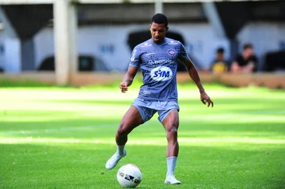CAXIAS DO SUL, RS, BRASIL, 16/03/2023. Treino do Caxias no CT Baixada Rubra Vanderlei Bersaghi. O grená se prepara para a primeira partida da semifinal do Campeonato Gaúcho (Gauchão 2023) no próximo dia 18. Na foto, atacante Jean Dias. (Porthus Junior/Agência RBS)<!-- NICAID(15377481) -->