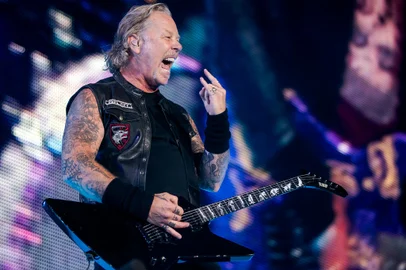 James Hetfield of Metallica performs on stage during a concert at the Ernst-Happel-Stadion in Vienna, Austria on August 16, 2019. (Photo by GEORG HOCHMUTH / APA / AFP) / Austria OUTEditoria: ACELocal: ViennaIndexador: GEORG HOCHMUTHSecao: culture (general)Fonte: APAFotógrafo: STR<!-- NICAID(14612198) -->