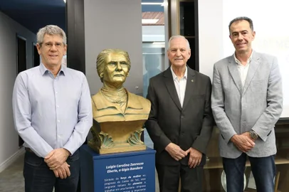 Na foto, da esquerda para a direita, James Bellini (Marcopolo), Fernandes Lucena (Sabresul) e Paulo Spagnolli (Sul Corte) <!-- NICAID(15594017) -->