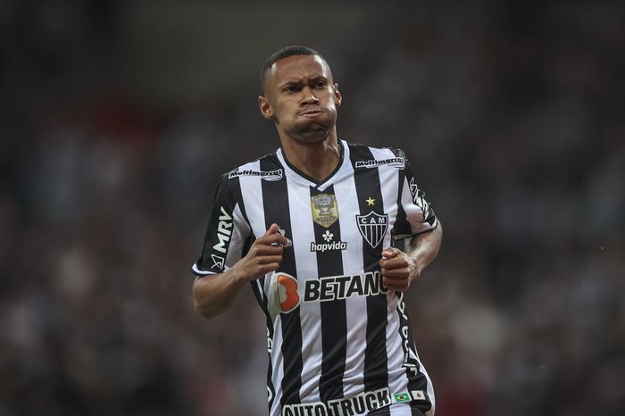 Atlético-MG encaminha a saída de Ademir.