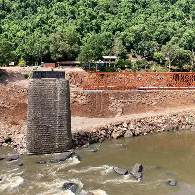 Ponte que liga Nova Roma do Sul e Farroupilha está pronta para ser içada<!-- NICAID(15629194) -->