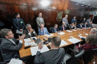 Foto: Rodrigo Rodrigues | Presidência ALRSLegenda: Reunião de Líderes