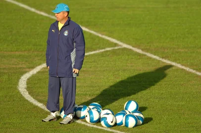 *** Mauro Vieira - Gremio1 ***  Treino do Grêmio em Eldorado do Sul.Técnico Mano Menezes orienta jogadores.<!-- NICAID(1956554) -->