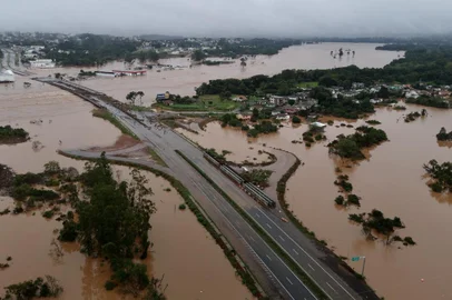 LAJEADO, RS, BRASIL - 03/05/2024 - Situação da BR-386, no município de Lajeado, no Vale do Taquari. FOTO: JEFFERSON BOTEGA, AGÊNCIA RBS<!-- NICAID(15752543) -->