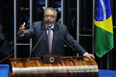 Foto do senador Paulo Paim na tribunal do Senado.<!-- NICAID(15135332) -->