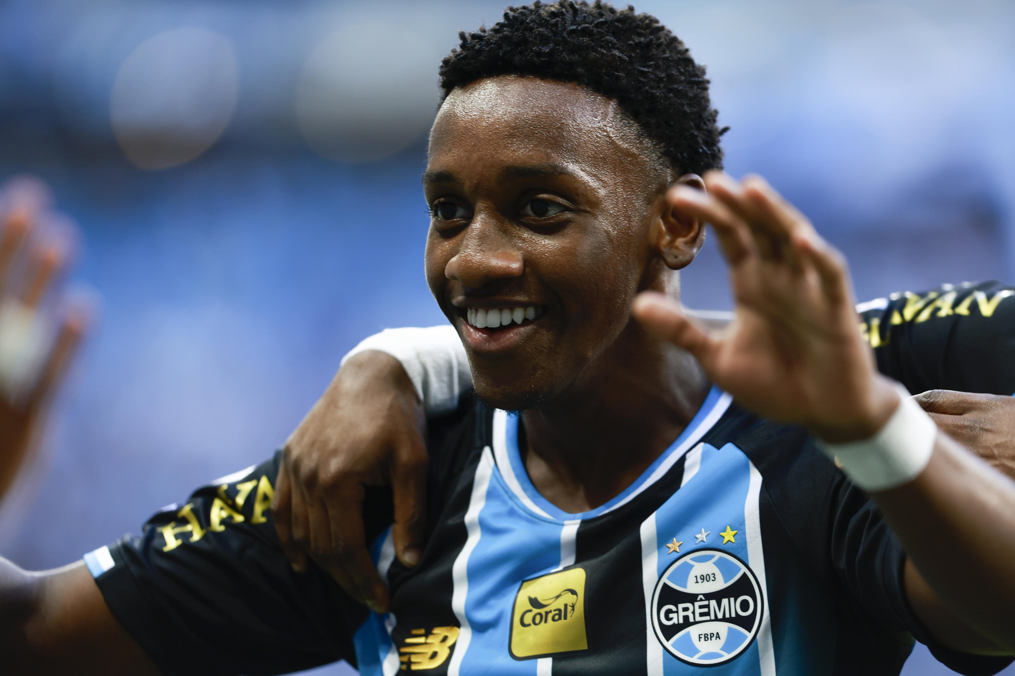 Com Gabriel Mec, Grêmio supera meta de vendas da temporada