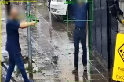 PORTO ALEGRE, RS, BRASIL - 03/10/2025 - Uma lista de ocorrências passou a ser identificada automaticamente por inteligência artificial (IA) em Porto Alegre. O sistema, que entrou em funcionamento na quinta-feira (2) e foi divulgado neste domingo (5), auxilia no videomonitoramento da cidade, por meio de quase 3 mil câmeras. Imagem mostra simulação de assalto. (Foto: Ceic/SMSeg/Divulgação)<!-- NICAID(16139228) -->
