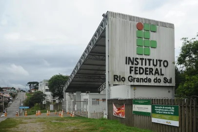 CAXIAS DO SUL, RS, BRASIL, 11/04/2024. + Serra: matéria especial sobre a qualificação de jovens para o mercado de trabalho nos campi do IFRS na Serra gaúcha, e as oportunidades a partir dos cursos técnidos integrados ao ensino médio. Na foto, alunos do IFRS de Caxias do Sul. (Bruno Todeschini/Agência RBS)Indexador: BTK<!-- NICAID(15731853) -->