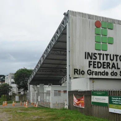 CAXIAS DO SUL, RS, BRASIL, 11/04/2024. + Serra: matéria especial sobre a qualificação de jovens para o mercado de trabalho nos campi do IFRS na Serra gaúcha, e as oportunidades a partir dos cursos técnidos integrados ao ensino médio. Na foto, alunos do IFRS de Caxias do Sul. (Bruno Todeschini/Agência RBS)Indexador: BTK<!-- NICAID(15731853) -->