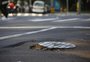 Buracos, tampas de bueiro e deformação do asfalto: problemas nas vias de Porto Alegre dão prejuízo, dizem motoristas