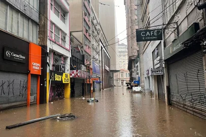 Impacto da chuva nos comércios do Centro de Porto Alegre<!-- NICAID(15762371) -->