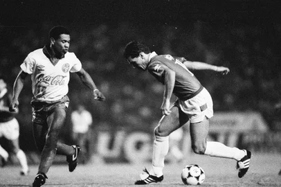 Taça Libertadores, Inter 1x0 Bahia, 1989#Envelope: 78722#pASTA: 54197#Fotógrafo: Paulo Dias<!-- NICAID(9266096) -->