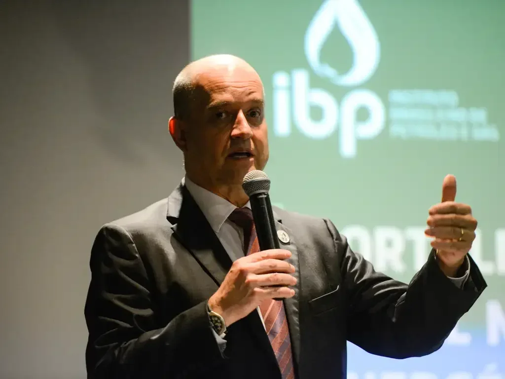 "Refinarias dos EUA foram constru&iacute;das para o &oacute;leo pesado da Venezuela", diz ga&uacute;cho que preside Instituto Brasileiro de Petr&oacute;leo