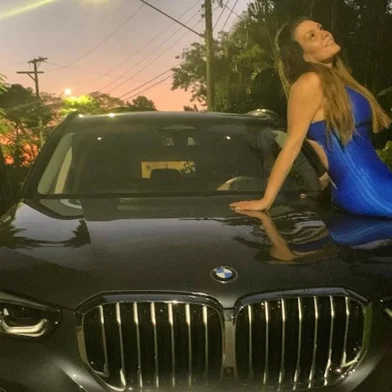 A cantora Simony ganha carro de presente de admirador secreto<!-- NICAID(15796272) -->