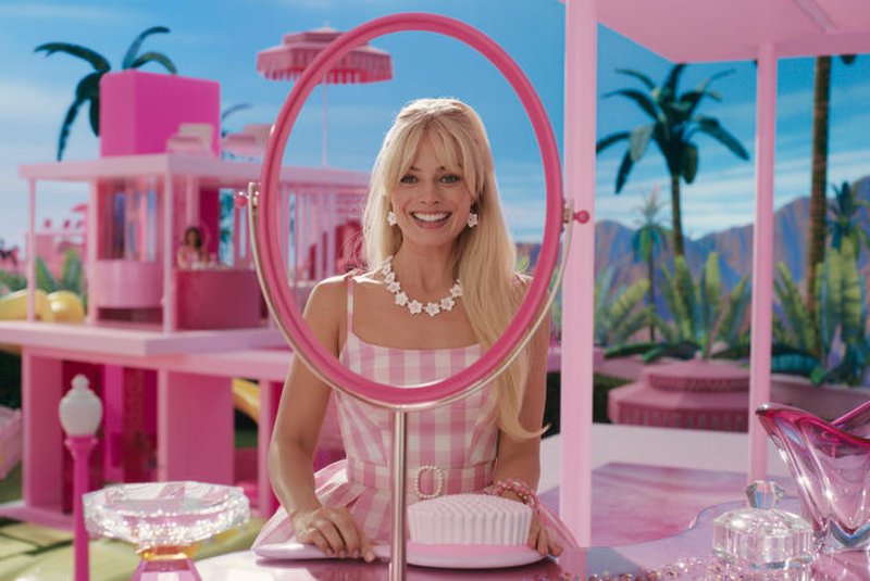 Margot Robbie no filme Barbie (2023), de Greta Gerwig.<!-- NICAID(15484472) -->