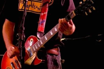Cláudio Heinz, de Os Replicantes, teve guitarras roubadas<!-- NICAID(14948923) -->