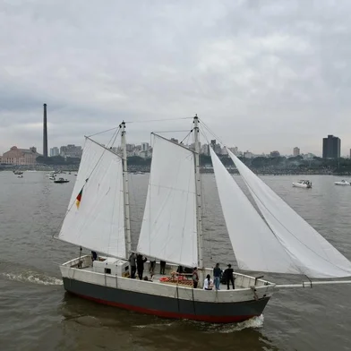 Porto Alegre, RS, Brasil, 10/07/2022 - Velejada da reprodução do barco farrroupilha Seival. - Foto: Jefferson Botega/Agência RBS<!-- NICAID(15145225) -->