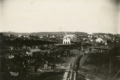 100 anos da chegada do trem à Caxias do Sul.Vista geral da Estação Férrea de Caxias do Sul, no momento de sua inauguração.LOCAL: Caxias do Sul, RSDATA: 01/06/1910FOTÓGRAFO: Domingos Mancuso<!-- NICAID(4559026) -->