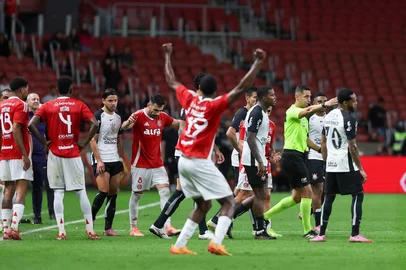 PORTO ALEGRE, RS, BRASIL, 01-10-2025: Internacional x Corinthians. O duelo é válido pela 26ª rodada do Campeonato Brasileiro. Foto: Jeff Botega / Agência RBSIndexador: jeff botega<!-- NICAID(16137471) -->