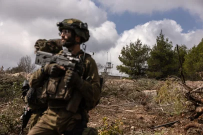 PHOTO TAKEN DURING A CONTROLLED EMBED TOUR WITH THE ISRAELI ARMY AND SUBSEQUENTLY EDITED UNDER MILITARY SUPERVISION -- This picture taken on October 13, 2024 during a controlled embed organised by the Israeli military, shows Israeli troops patrolling near a United Nations Interim Force In Lebanon (UNIFIL) base in the southern Lebanon's Naqoura region near the border. UN peacekeepers in Lebanon said Israeli tanks broke through a gate to enter a Blue Helmet position in Lebanon on October 13, after blocking their movement the previous day. (Photo by Menahem KAHANA / AFP)Editoria: WARLocal: NaqouraIndexador: MENAHEM KAHANASecao: warFonte: AFPFotógrafo: STF<!-- NICAID(15889907) -->