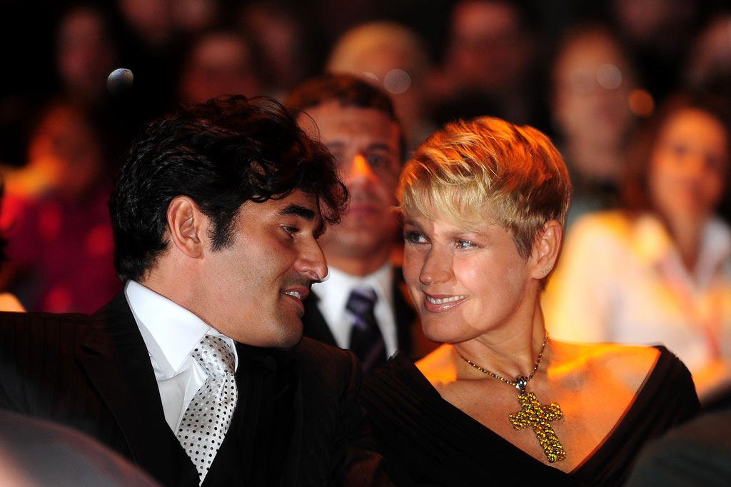 Subi nas tamancas", recorda Xuxa sobre declaração de Luciano Szafir que causou a separação do casal | Donna