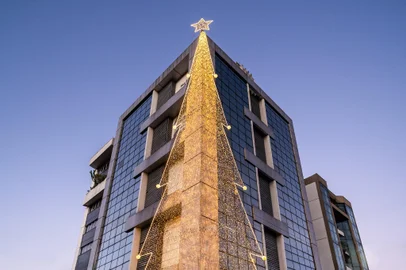 Decoração de Natal do prédio da CDL Caxias.<!-- NICAID(15913940) -->