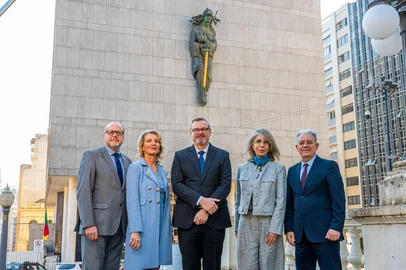 Lançada em março, a chapa que representa a oposição na eleição do Tribunal de Justiça está percorrendo o Rio Grande do Sul em busca de apoio. Batizada de TJ+, a chapa liderada pelo desembargador Eduardo Uhlein se apresenta como alternativa ao grupo que está no poder.<!-- NICAID(16084999) -->