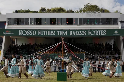 Mateus Bruxel / Grupo RBS ESTEIO, RS, BRASIL, 04-09-2026: Abertura oficial da Expointer 2026 no Parque de Exposições Assis Brasil, em Esteio, com desfile dos campeões e presença do governador Eduardo Leite e da ministra Fernanda Machiavelli. Foto: Mateus Bruxel/Grupo RBSIndexador: MATEUS BRUXEL<!-- NICAID(16359463) -->