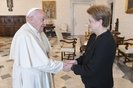 Papa Francisco encontra a ex-presidente e atual titular do Banco dos Brics, Dilma Rousseff. Foto: Vatican Media<!-- NICAID(15746979) -->