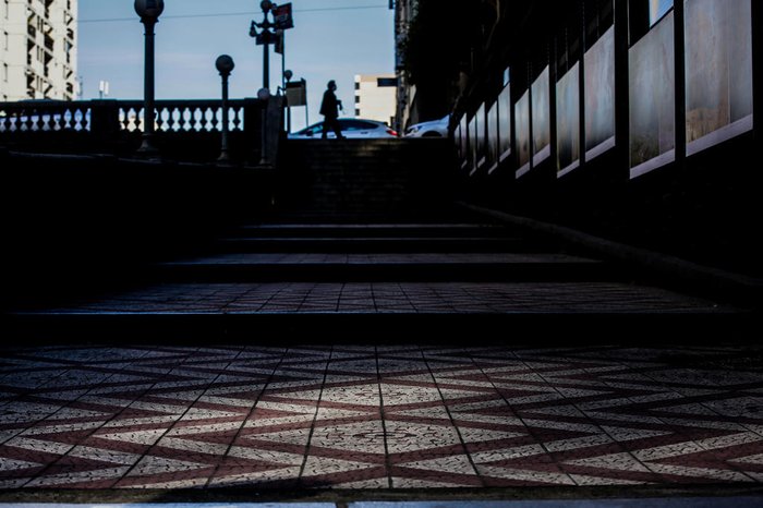 Caminho das escadarias até a Rua Duque de Caxias