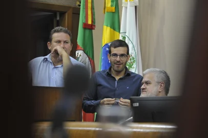 CAXIAS DO SUL, RS, BRASIL, 27/02/2020. 400º Sessão ordinária da Câmara. Vereadores votam a admissibilidade do processo de Impeachment do prefeito Flávio Cassina (PTB)Edi Carlos Pereira de Souza PSB, Rafael Bueno PDT e Alberto Meneguzzi PSB(Lucas Amorelli/Agência RBS)<!-- NICAID(14433362) -->