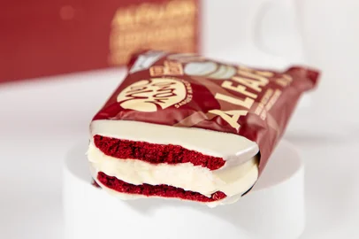 Novo sabor de alfajor da Hermano, red velvet. <!-- NICAID(16110086) -->