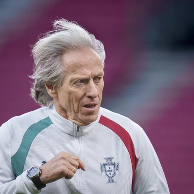 -Portugal's coach Jorge Jesus oversees a training session of his players at Parken stadium in Copenhagen, Denmark, on September 30, 2026, on the eve of their Nations League Group A4 match against Denmark. (Photo by Liselotte Sabroe / Ritzau Scanpix / AFP) / Denmark OUT / DENMARK OUT / DENMARK OUTEditoria: SPOLocal: CopenhagenIndexador: LISELOTTE SABROESecao: soccerFonte: Ritzau ScanpixFotógrafo: STR<!-- NICAID(16377163) -->
