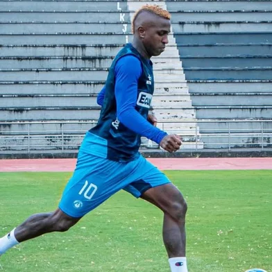 Bolaños treina após ser preso no Equador<!-- NICAID(16060928) -->