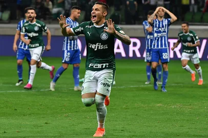 Raphael Veiga of Brazil's Palmeiras celebrates after scoring against Argentina's Godoy Cruz during their Copa Libertadores football match at the Allianz Parque stadium in Sao Paulo, Brazil, on July 30, 2019. (Photo by Nelson ALMEIDA / AFP)
