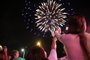PORTO ALEGRE, RS, BRASIL, 01-01-2016 : Milhares de pessoas comemoraram os últimos momentos de 2015 em Porto Alegre, durante show de fogos de artifício. Foto: André Ávila/Agência RBS, Notícias)<!-- NICAID(11922470) -->