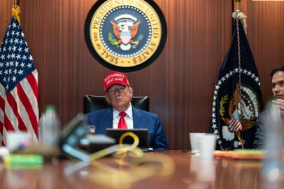 President Donald Trump and his national security team meet in the Situation Room of the White House, Saturday, June 21, 2025. (Official White House Photo by Daniel Torok)Indexador: Daniel TorokFonte: White HouseFotógrafo: Official White House Photographer<!-- NICAID(16064882) -->