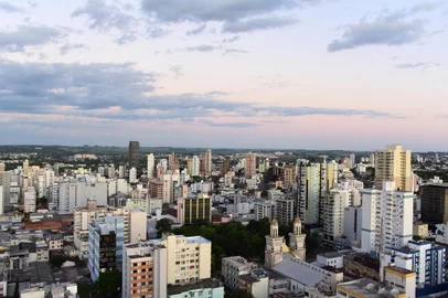 Cidade vista do alto com parte do centro e Catedral. Foto: Diogo Zanatta / Especial<!-- NICAID(15348822) -->