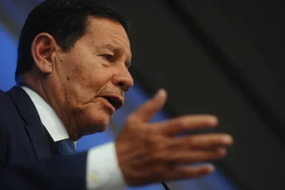 CAXIAS DO SUL, RS, BRASIL, 07/08/2023. O Senador Hamilton Mourão (Republicanos/RS) palestrou nesta segunda (7) durante o evento RA na Câmara de Indústria, Comércio e Serviços (CIC) de Caxias do Sul.  Na foto, o Senador Hamilton Mourão (Republicanos/RS). (Bruno Todeschini/Agência RBS)Indexador: BTK<!-- NICAID(15503404) -->
