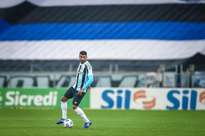 Gremio x Vitoria-BARS - FUTEBOL/COPA DO BRASIL 2021 /GREMIO X VITORIA-BA - ESPORTES - Lance da partida entre Gremio e Vitoria-BA disputada na noite desta terca-feira, na Arena do Gremio, valida pela Copa do Brasil 2021. FOTO: LUCAS UEBEL/GREMIO FBPAEditoria: SPOLocal: Porto AlegreIndexador: Lucas UebelSecao: futebolFonte: Gremio.netFotógrafo: Gremio x Vitoria-BA<!-- NICAID(14853011) -->